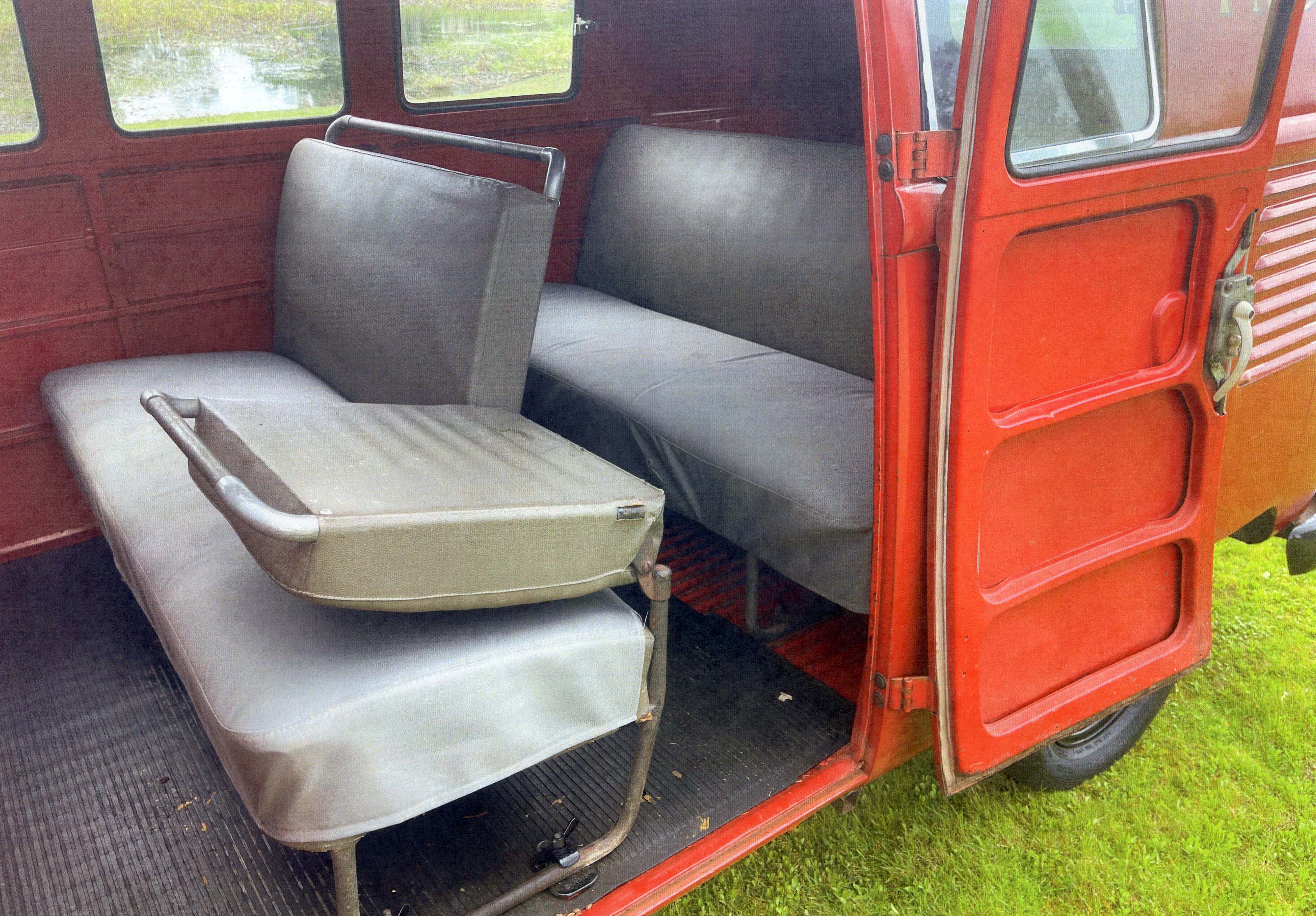 1961 VOLKSWAGEN T2 KOMBI VAN