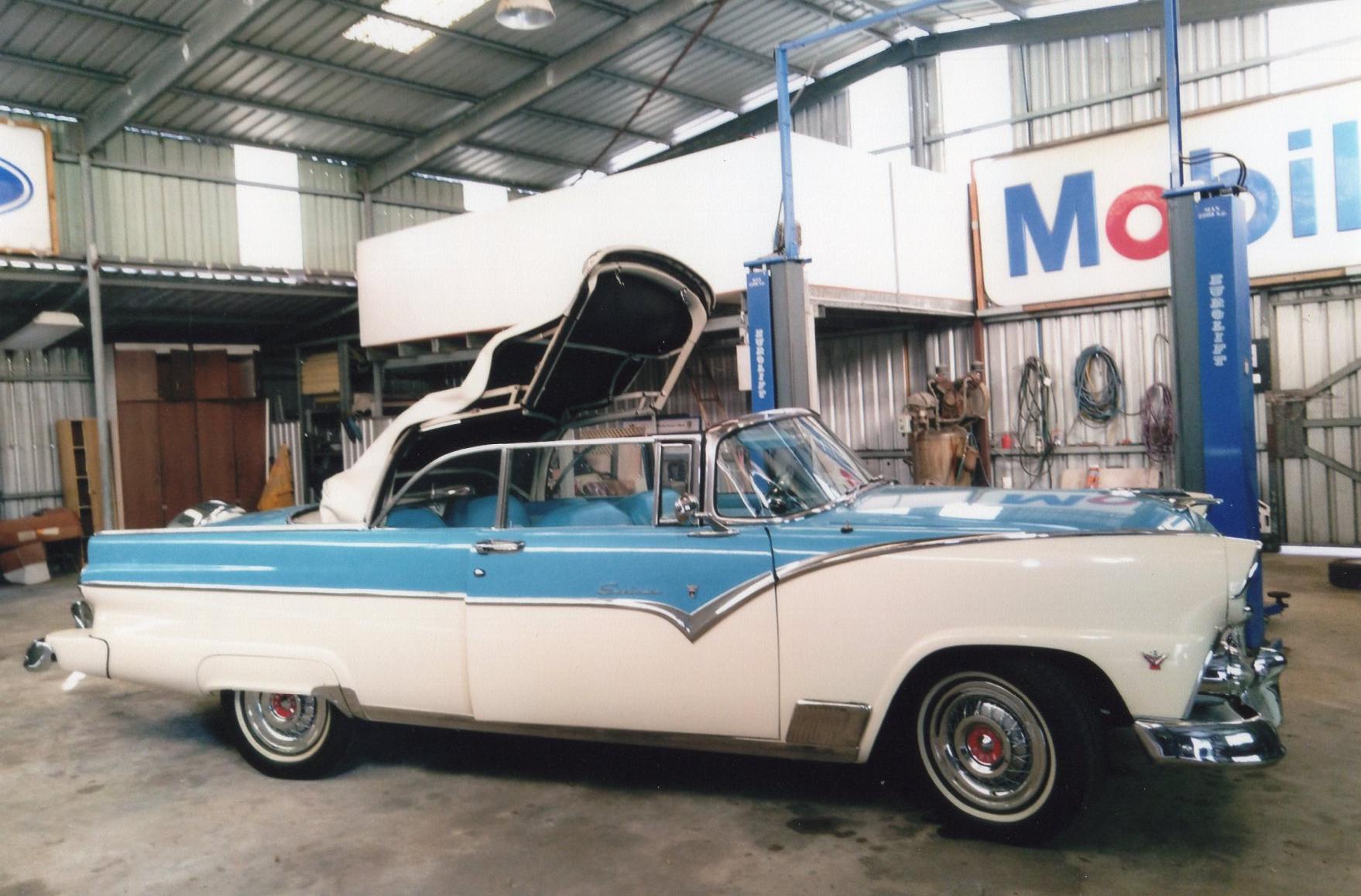 1955 FORD FAIRLANE SUNLINER CONVERTIBLE