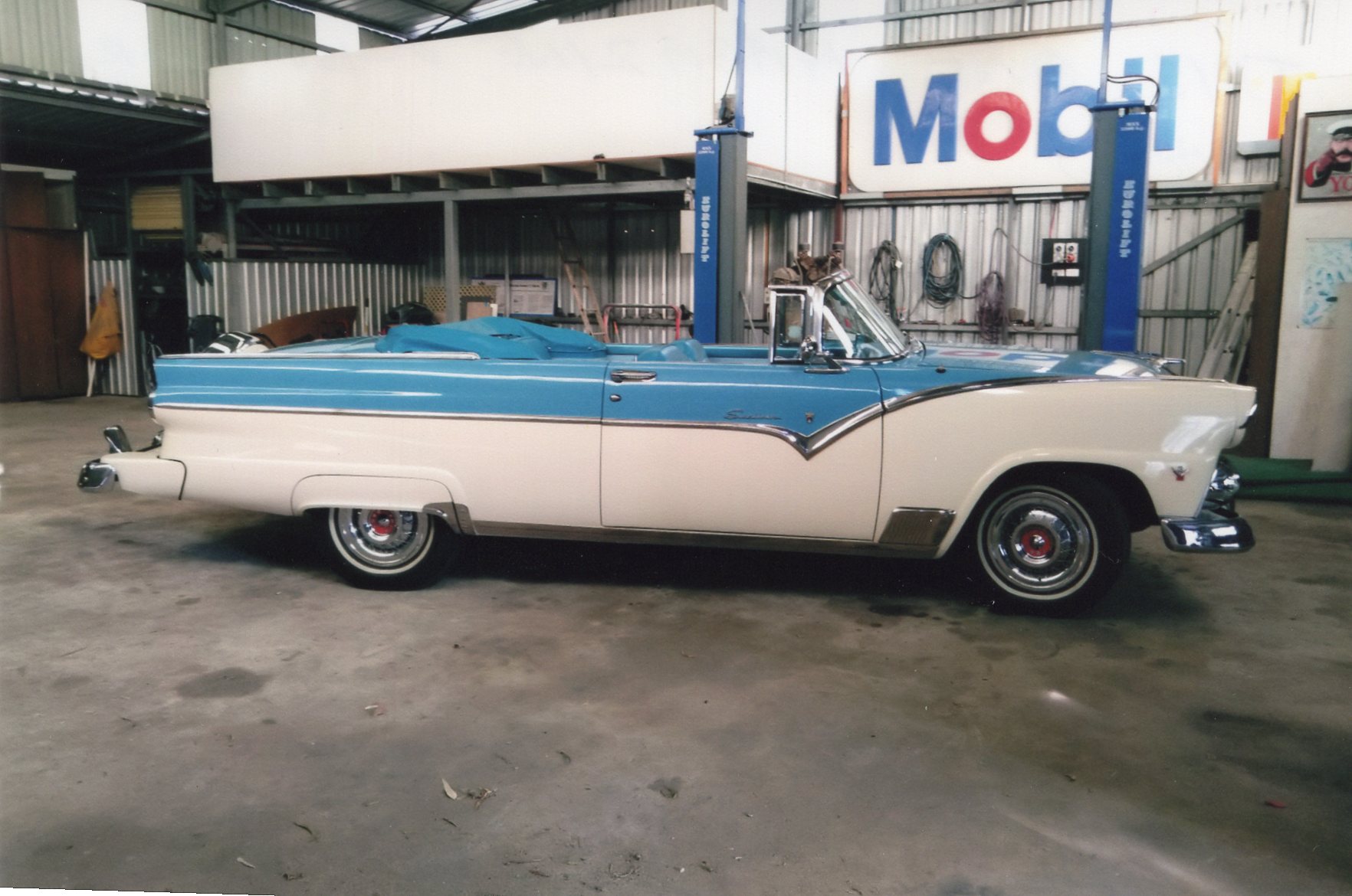 1955 FORD FAIRLANE SUNLINER CONVERTIBLE