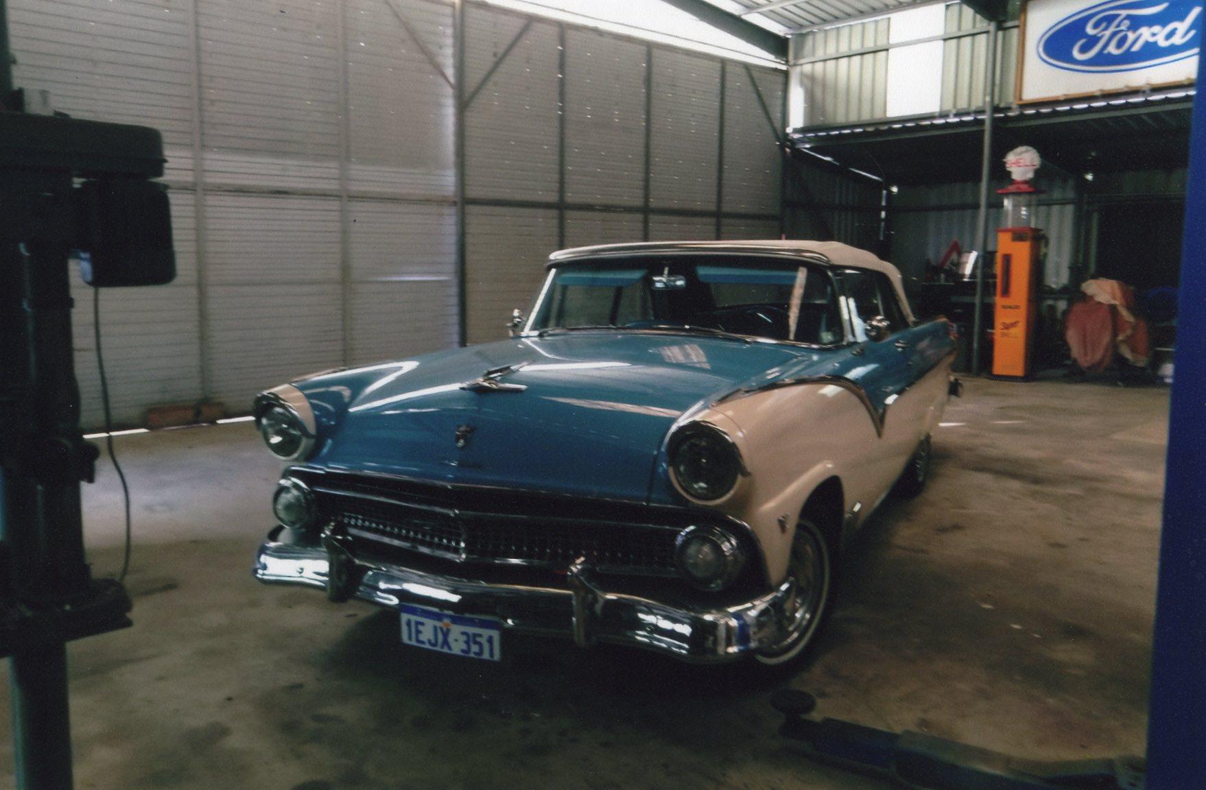 1955 FORD FAIRLANE SUNLINER CONVERTIBLE