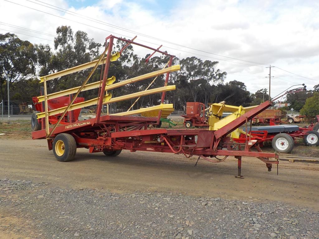 New Holland 1012 Bale Wagon