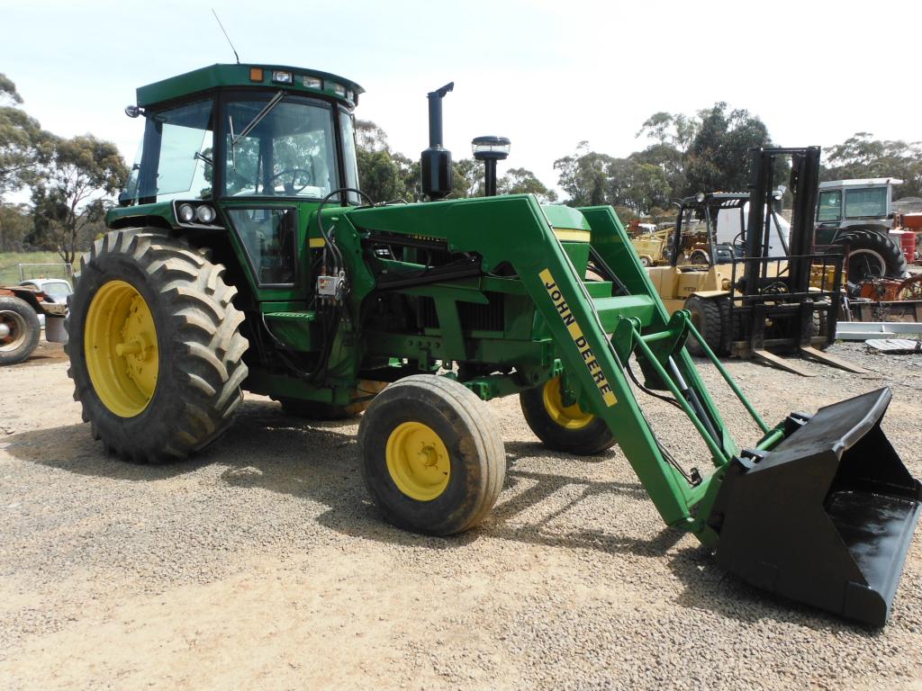 John Deere 4240 FEL Tractor