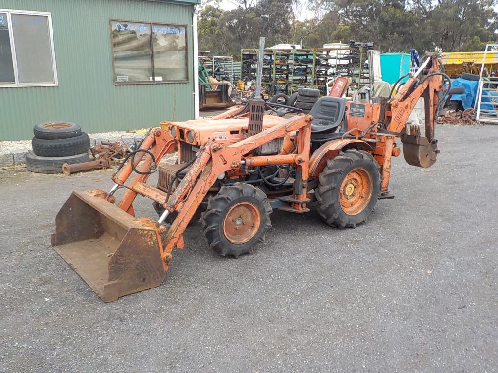 Kubota B7100 Backhoe