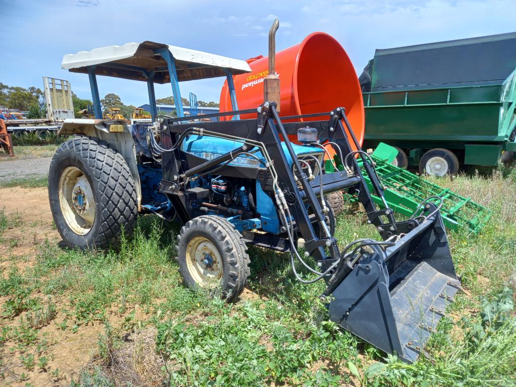 Ford 4100 FEL Tractor