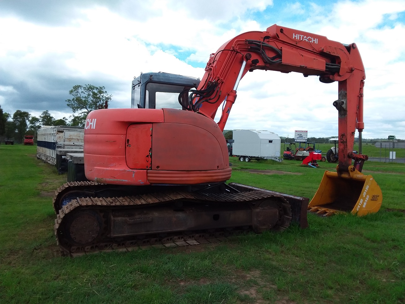 HITACHI EX135UR EXCAVATOR