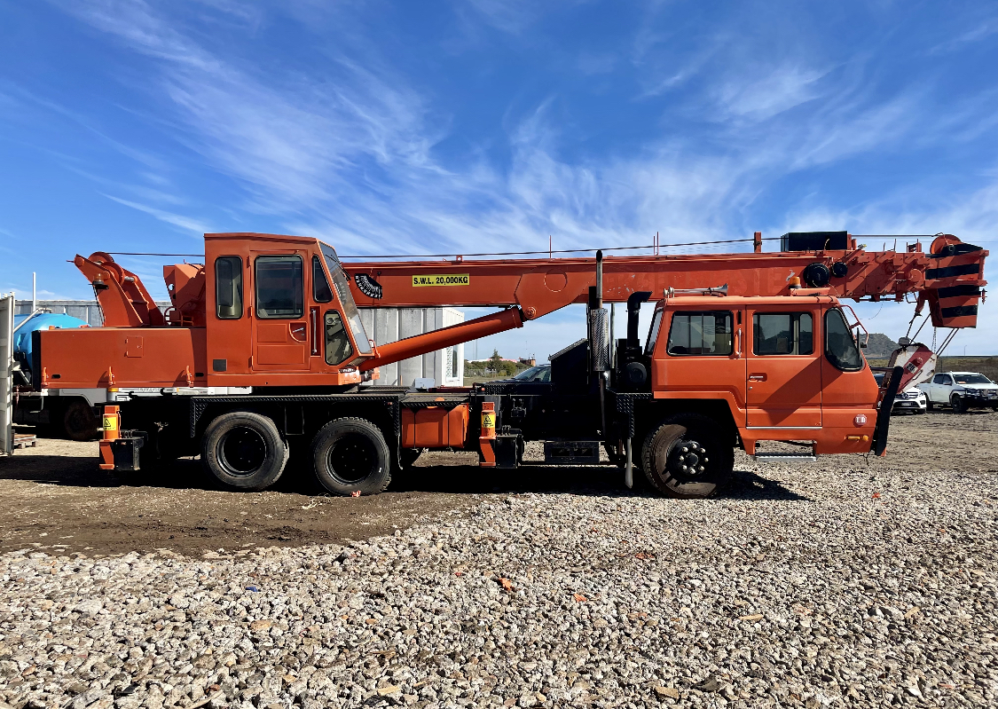 Hitachi FH70-2 20T Crane on UD Truck