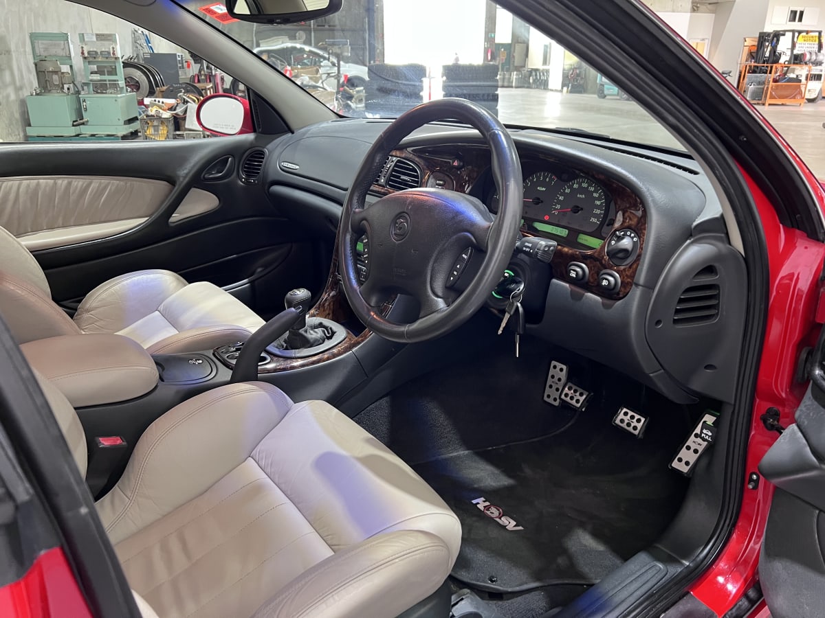 2001 HSV SENATOR VX SIGNATURE 6 SP MANUAL 4D SEDAN