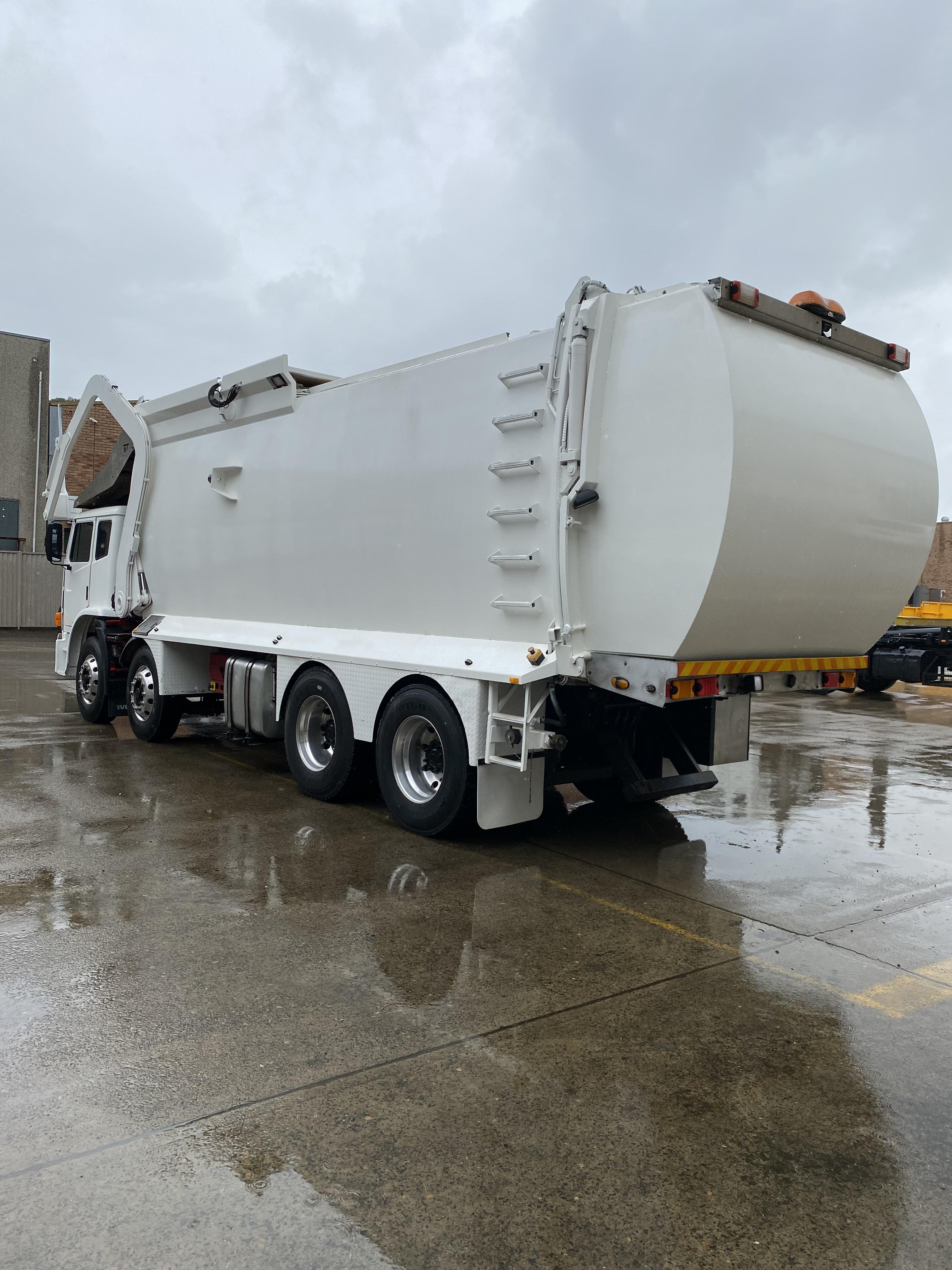 2011 Iveco Acco 8 x 4 front lift garbage compactor
