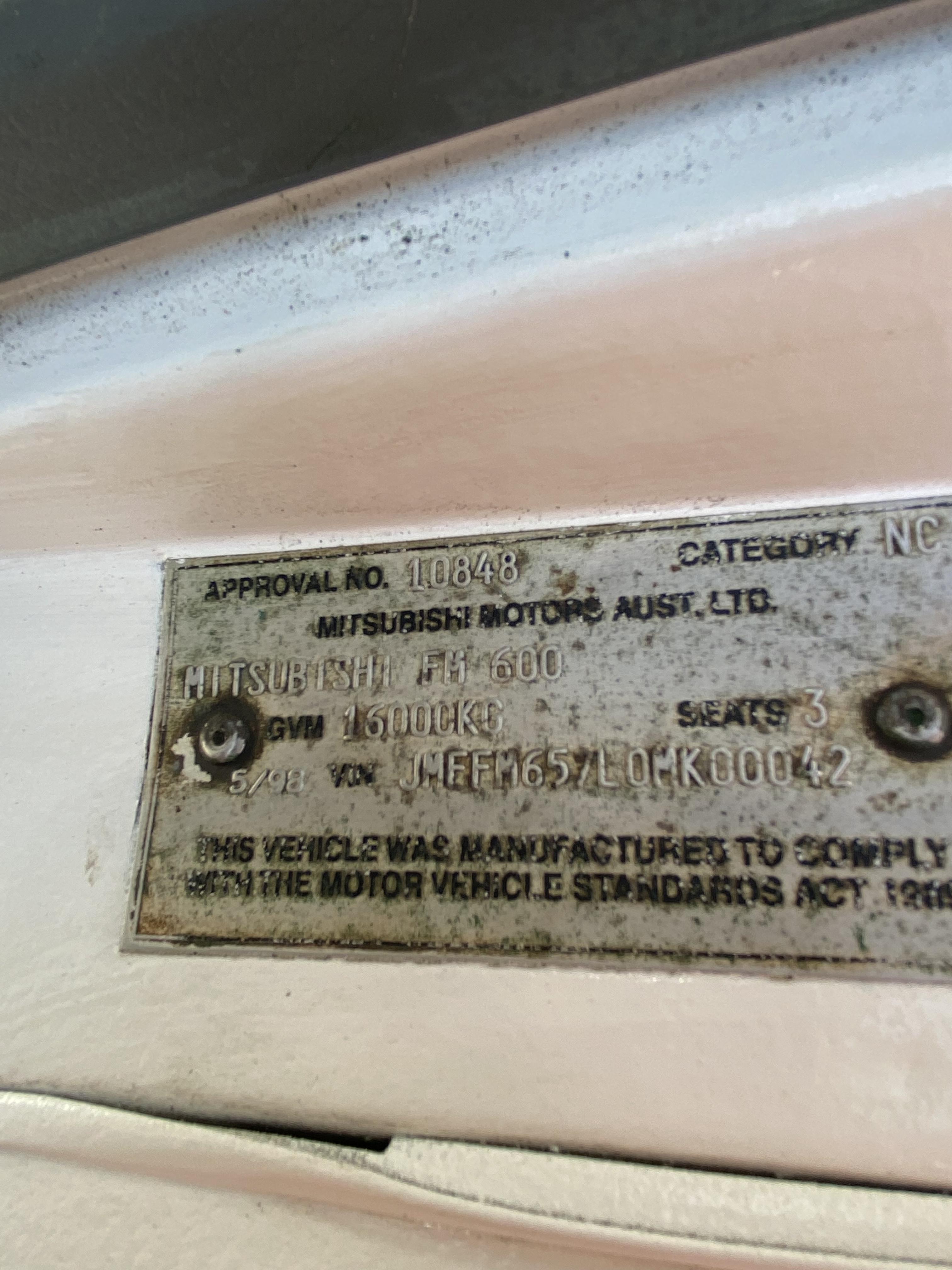 1998 MITSUBISHI FIGHTER FRONT LIFT GARBAGE COMPACTOR 