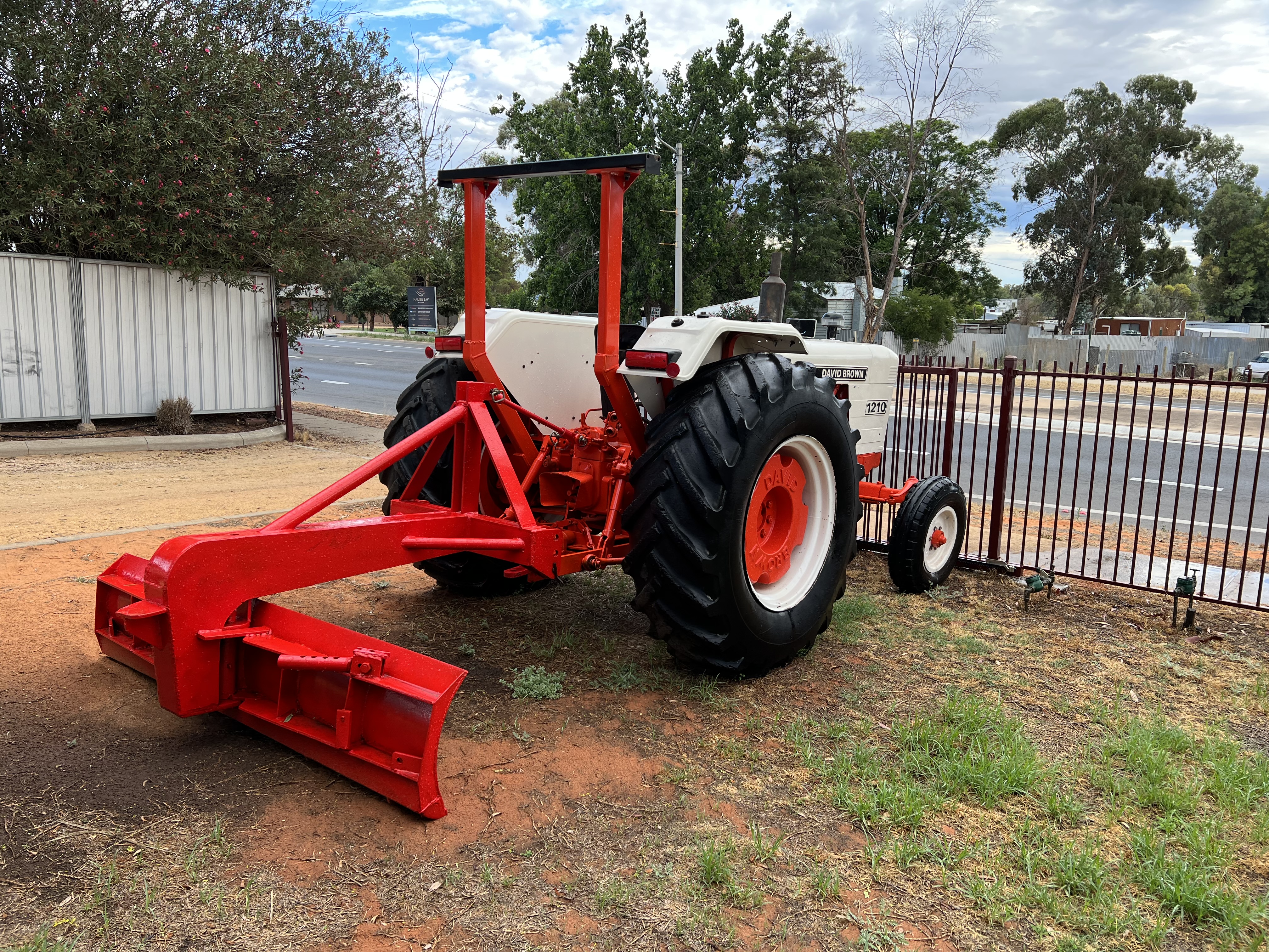 DAVID BROWN 1210 TRACTOR