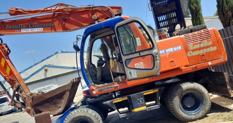 2002 VOLVO WHEELED EXCAVATOR 