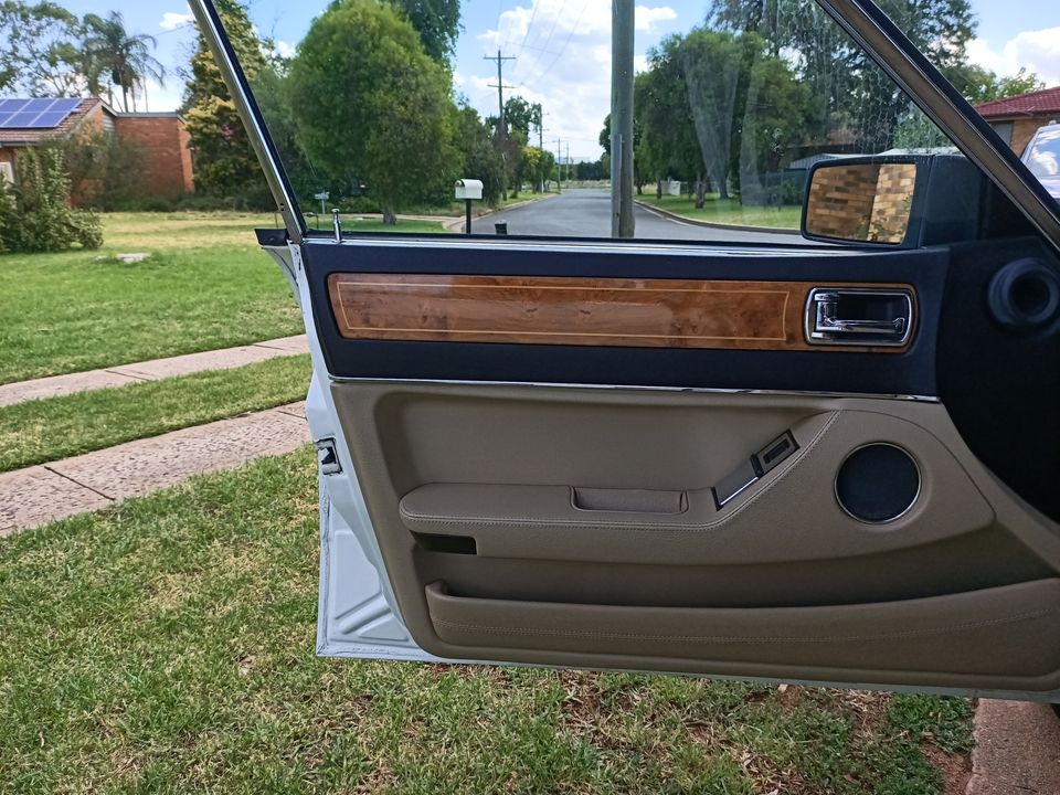 1989 JAGUAR SOVEREIGN XJ6 SEDAN