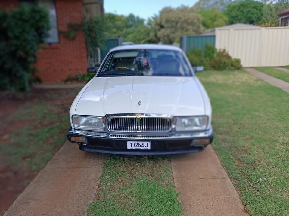 1989 JAGUAR SOVEREIGN XJ6 SEDAN