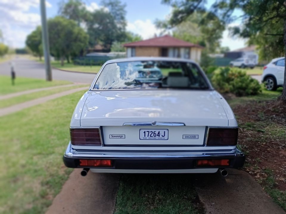 1989 JAGUAR SOVEREIGN XJ6 SEDAN