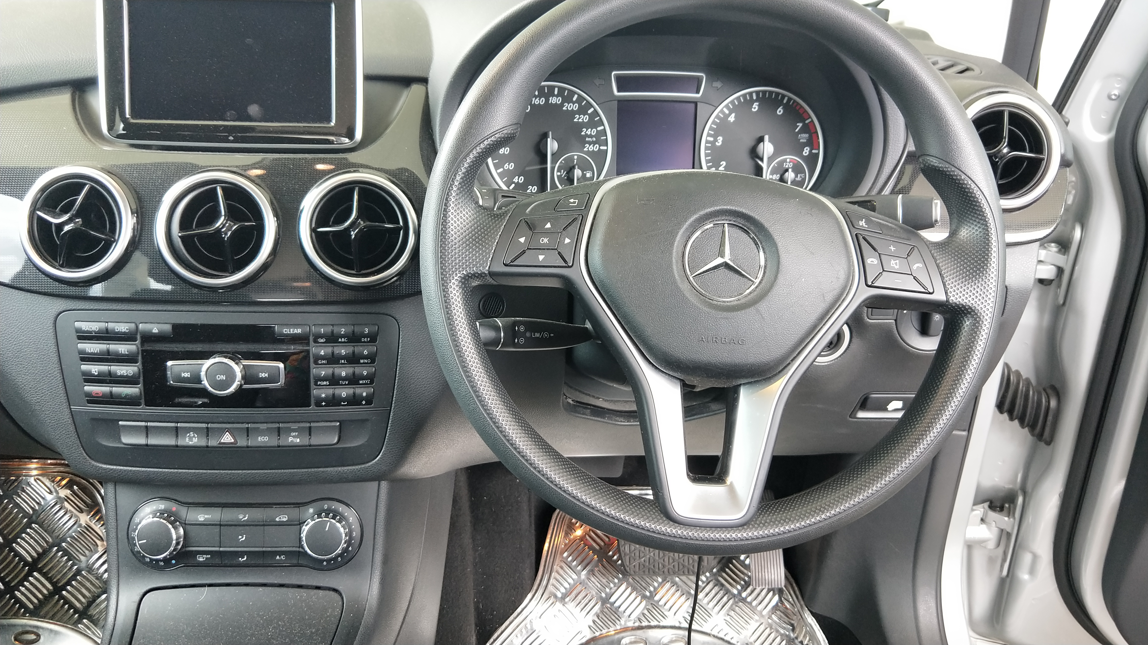 2012 MERCEDES BENZ B180 HATCHBACK