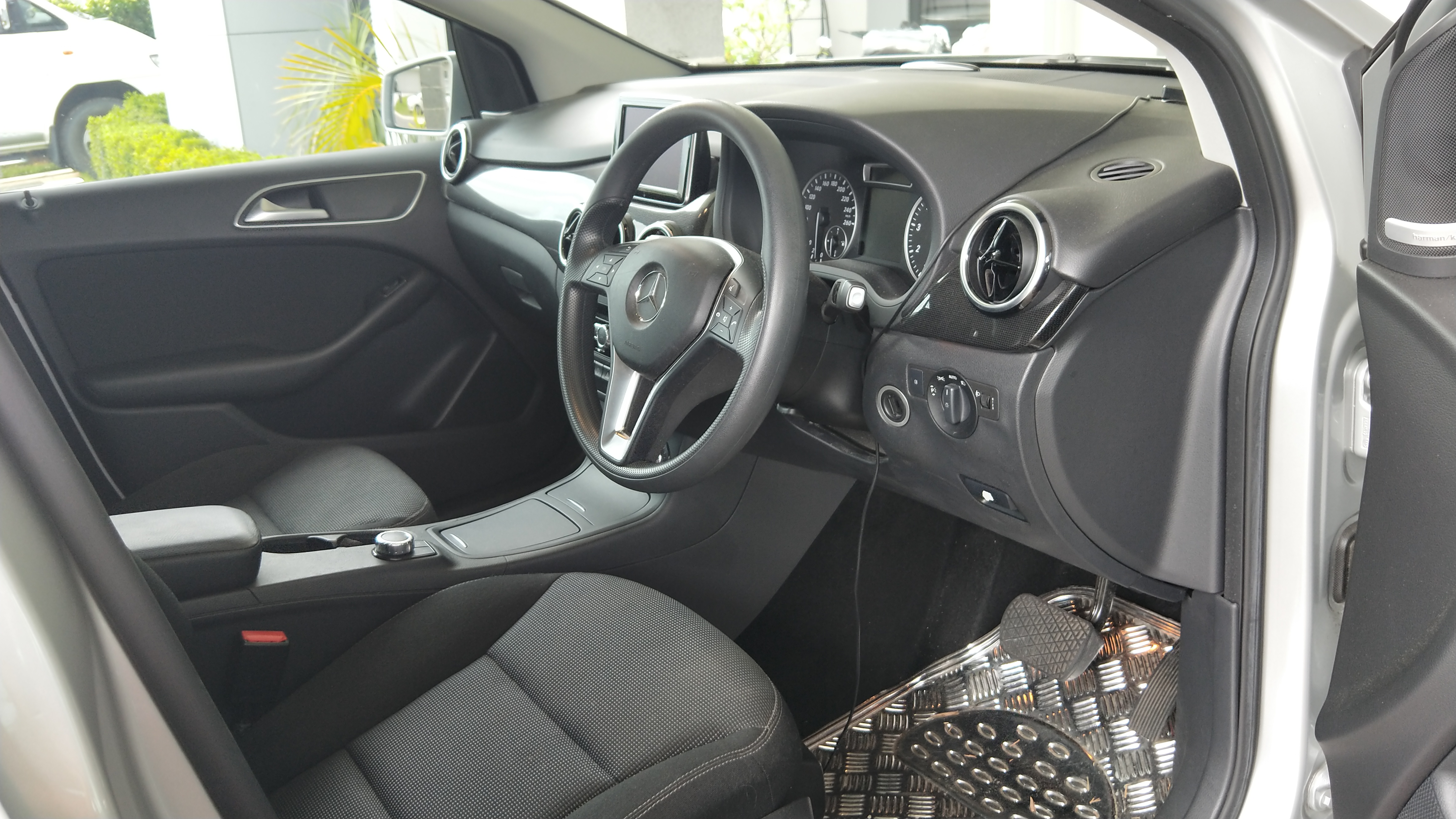 2012 MERCEDES BENZ B180 HATCHBACK