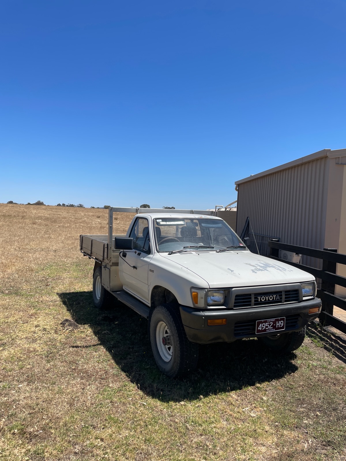 1989 TOYOTA HILUX TRAY