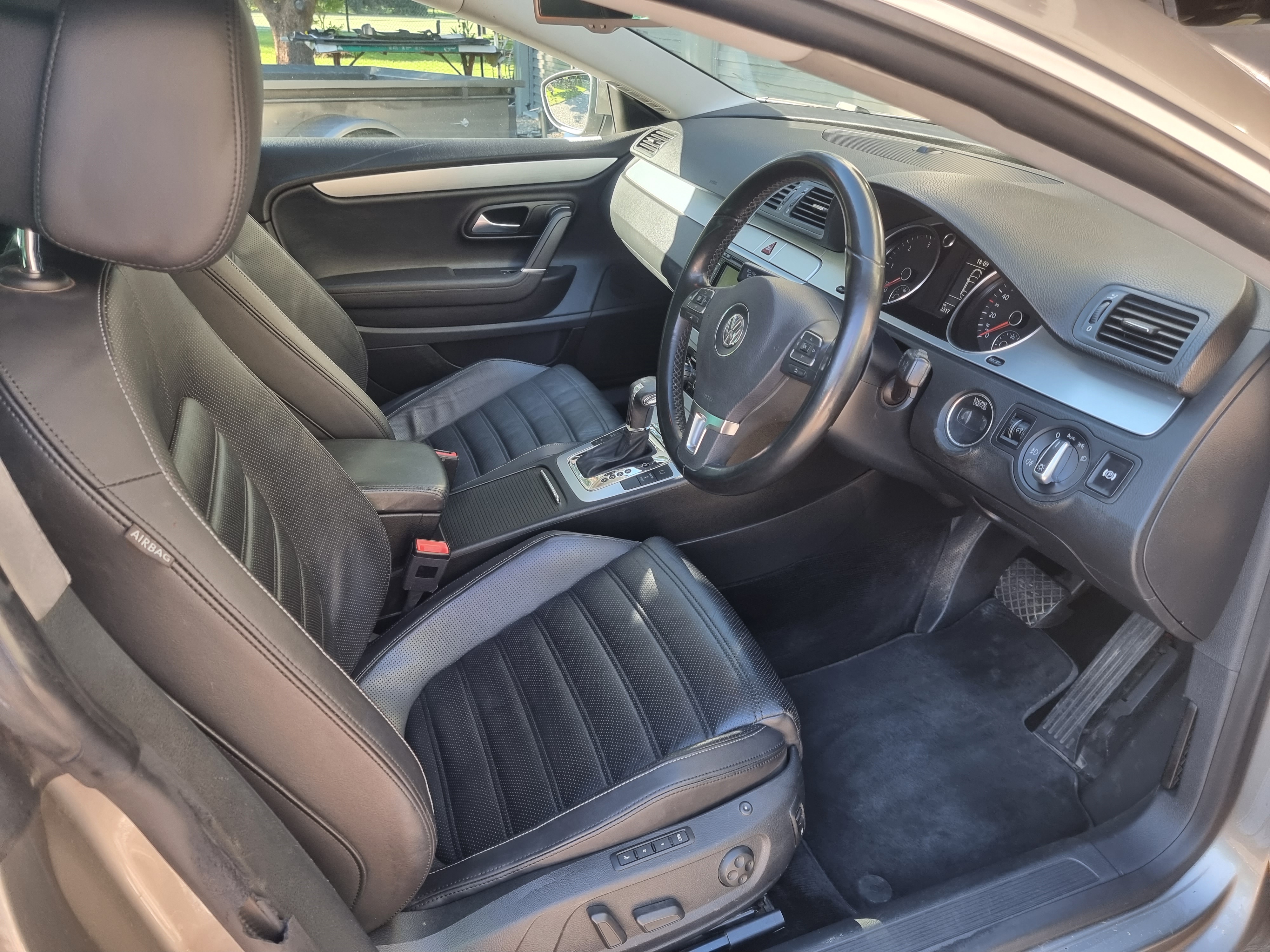 2010 VOLKSWAGEN PASSAT COUPE