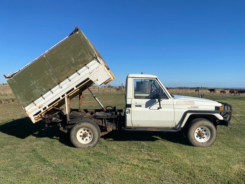 1987 TOYOTA LANDCRUSER UTE FJ75 SERIES TIPPER TRAY UTE