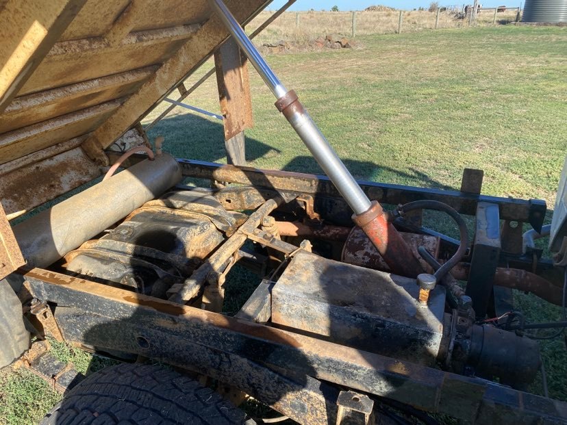 1987 TOYOTA LANDCRUSER UTE FJ75 SERIES TIPPER TRAY UTE