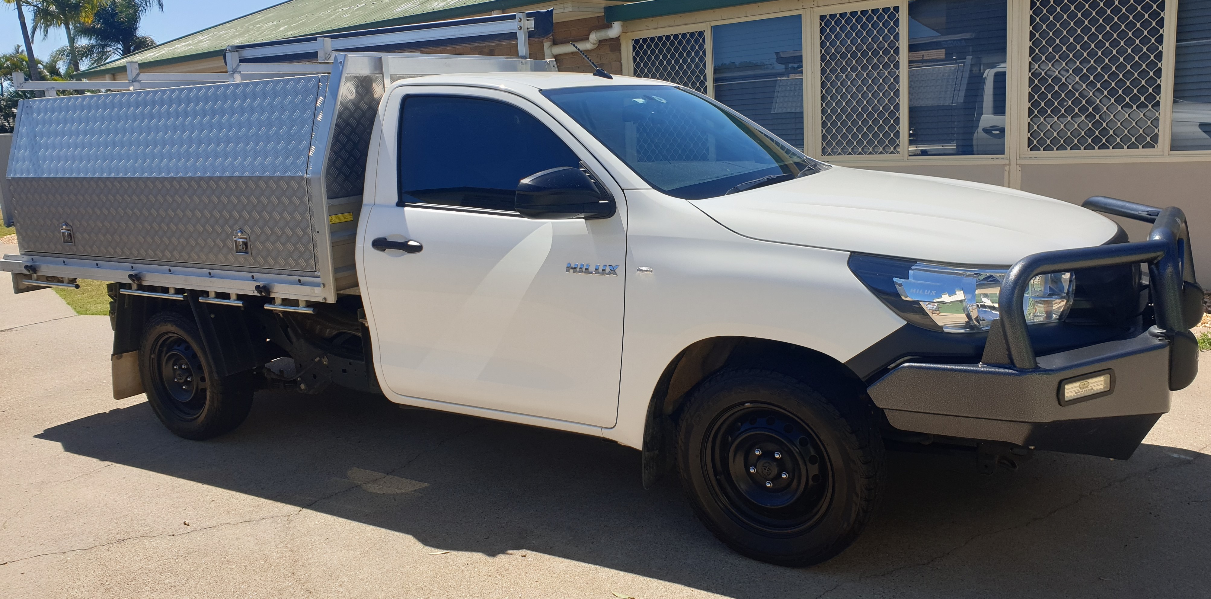 2019 TOYOTA HILUX TGN121R MY19 WORKMATE 5 SP MANUAL C/CHAS