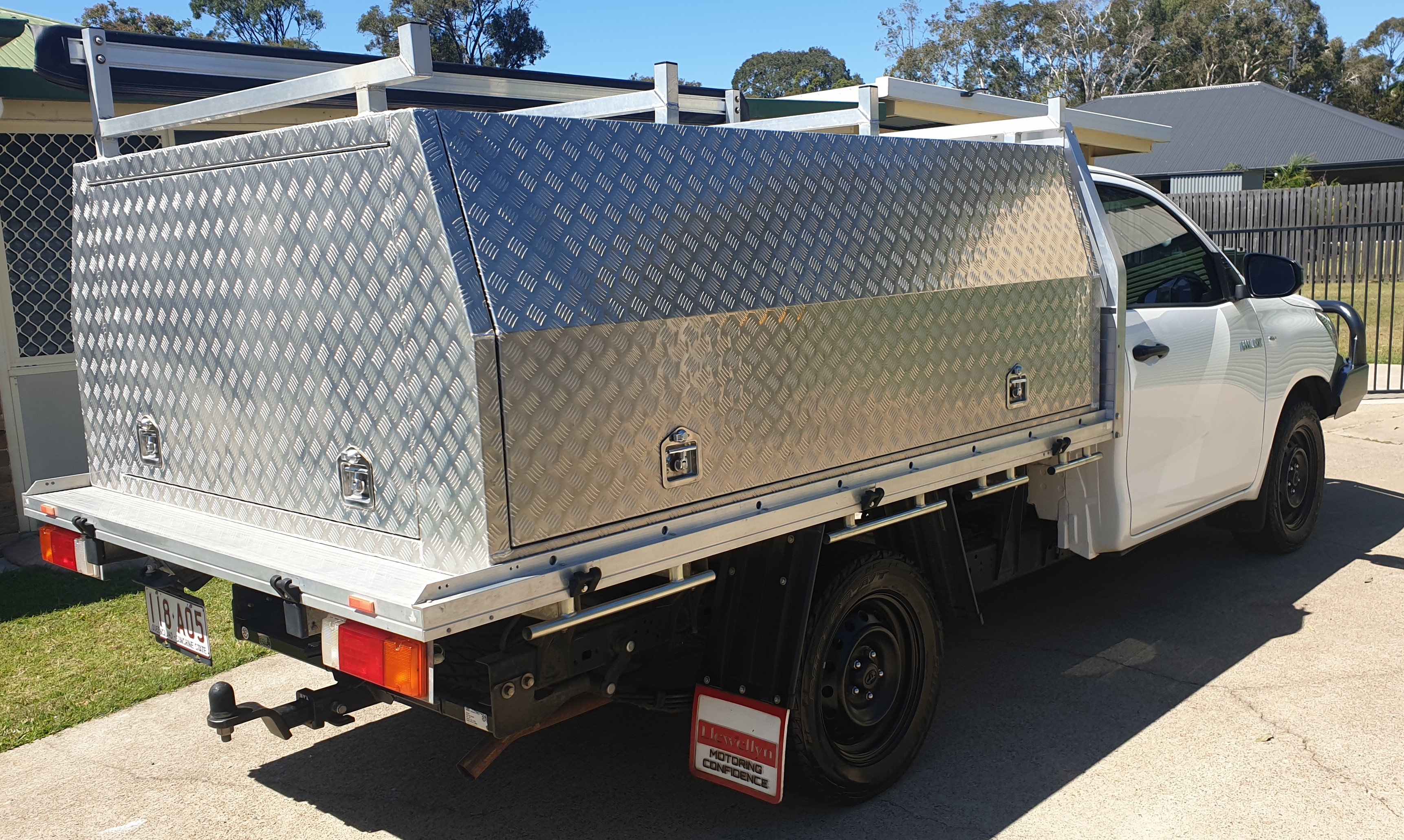 2019 TOYOTA HILUX TGN121R MY19 WORKMATE 5 SP MANUAL C/CHAS