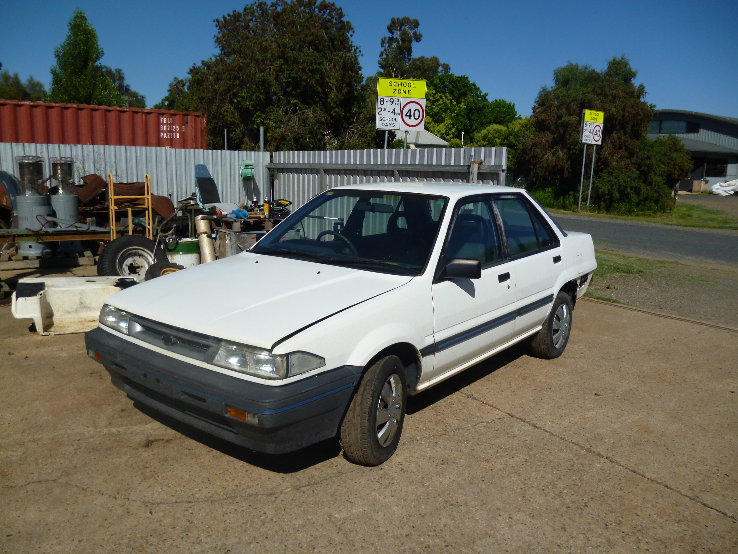 1990 NISSAN PULSAR VECTOR SEDAN