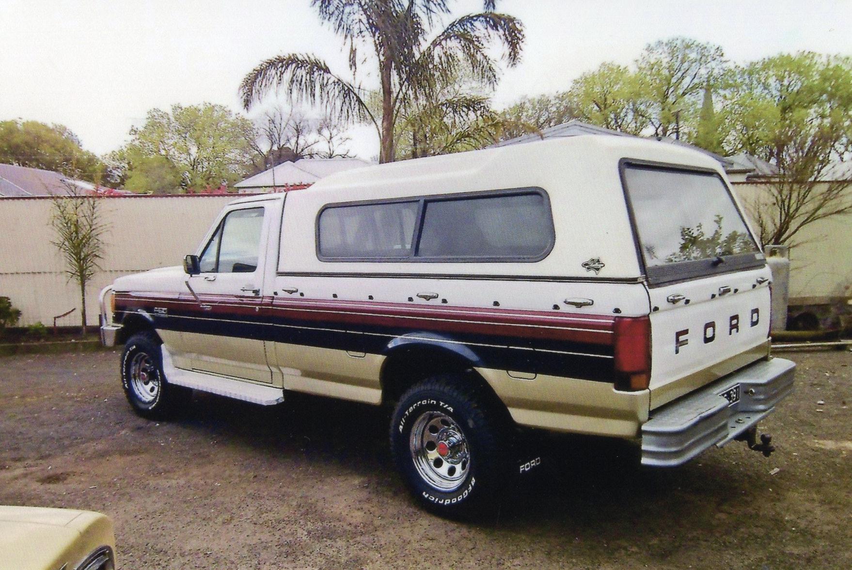 1989 FORD F150 CUSTOM CAB 4X4 UTILITY