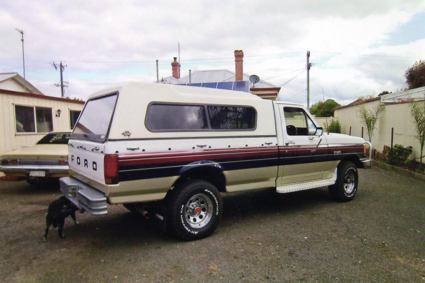 1989 FORD F150 CUSTOM CAB 4X4 UTILITY