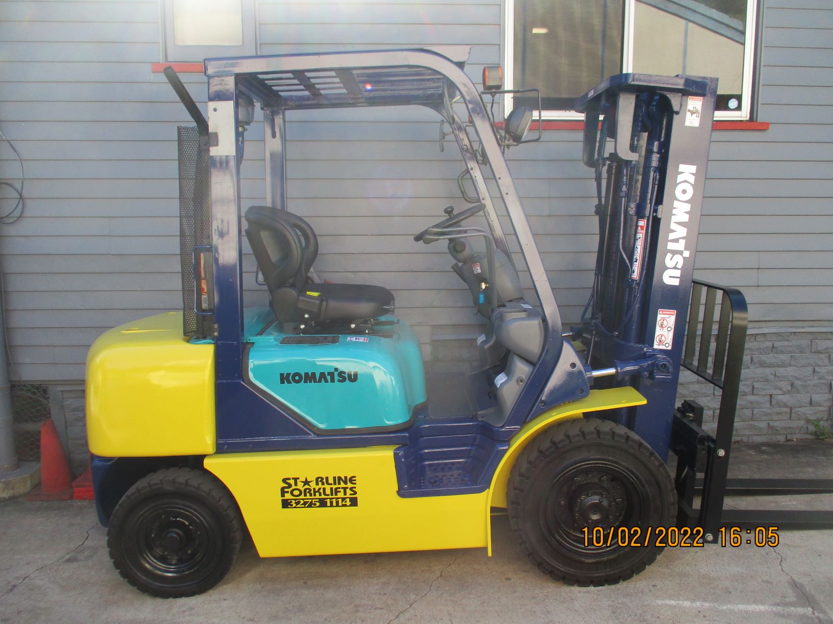 2000 Komatsu FD25T-12 2.5 Ton Forklift