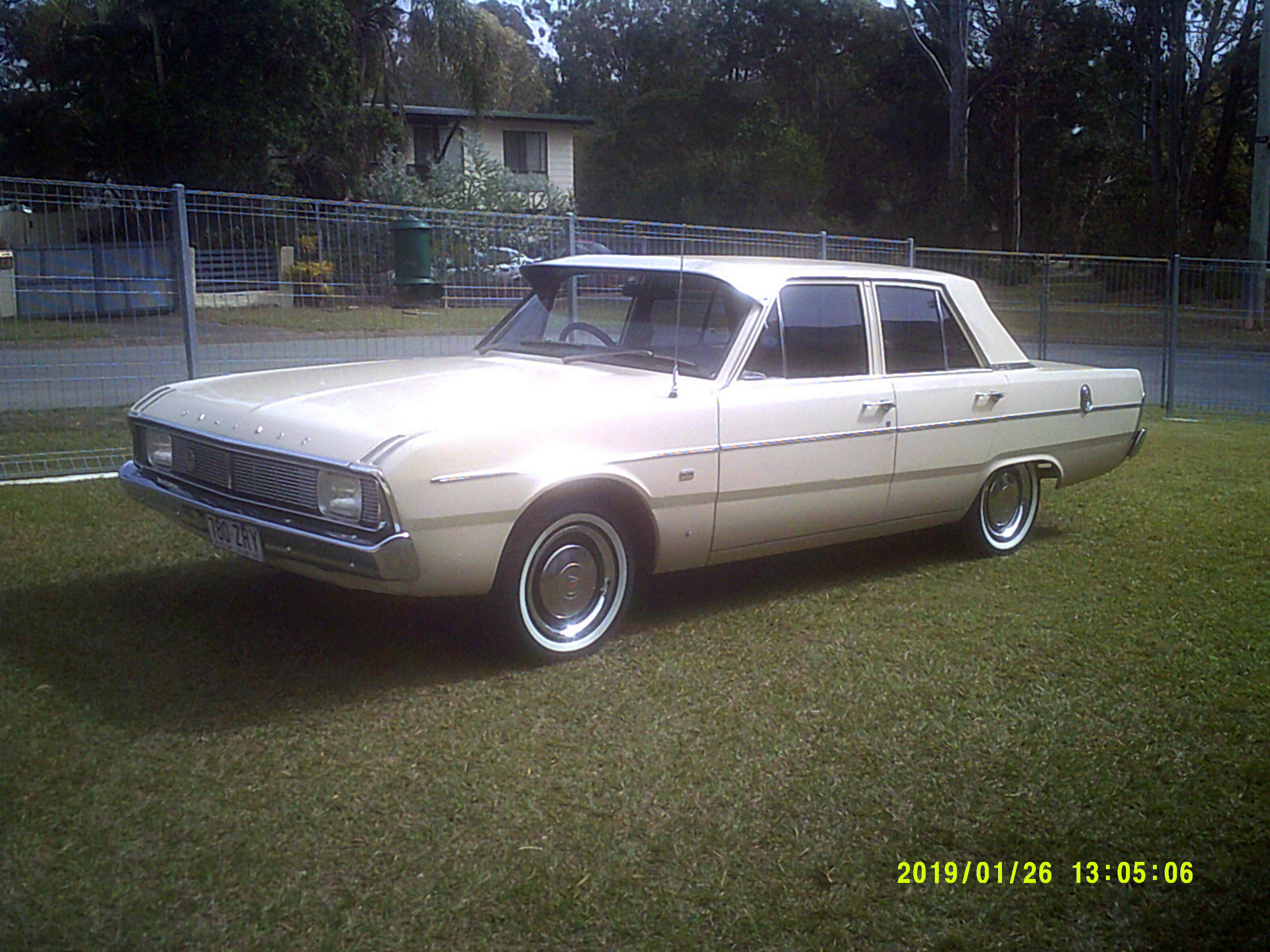 1971 CHRYSLER VALIANT VG SEDAN
