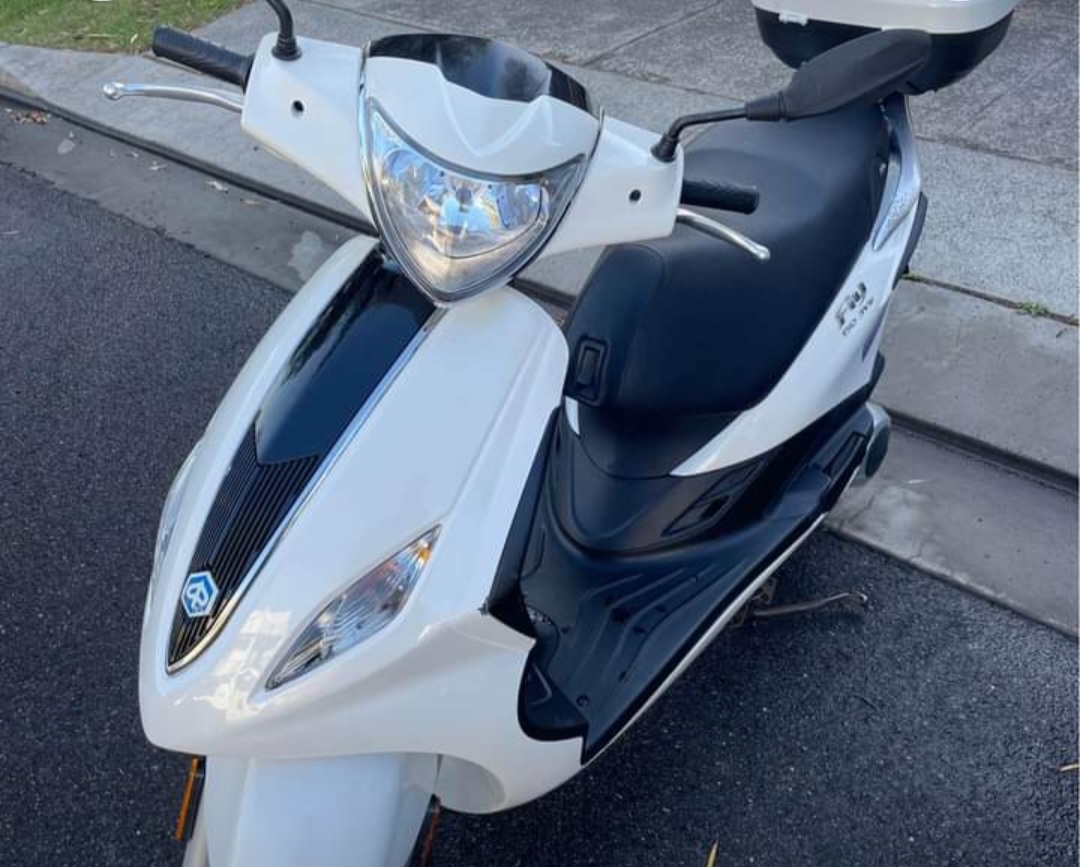 2017 PIAGGIO FLY 150 SCOOTER