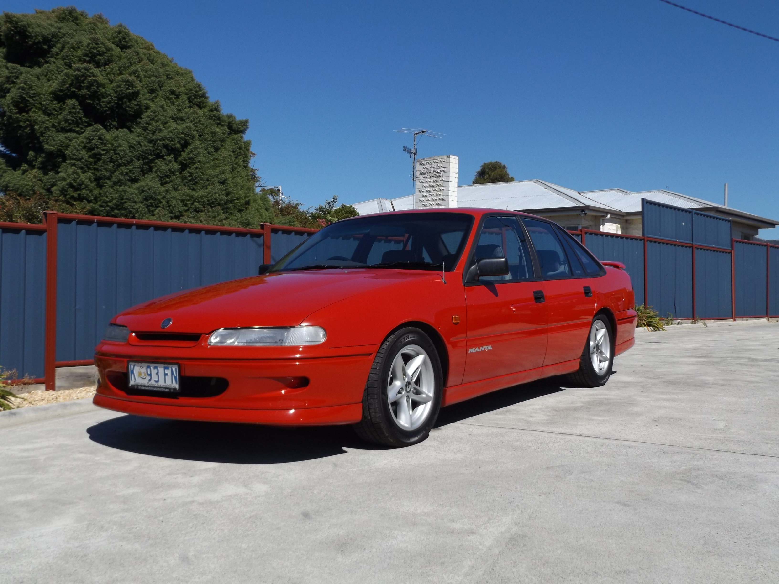 1995 HSV MANTA VS SEDAN