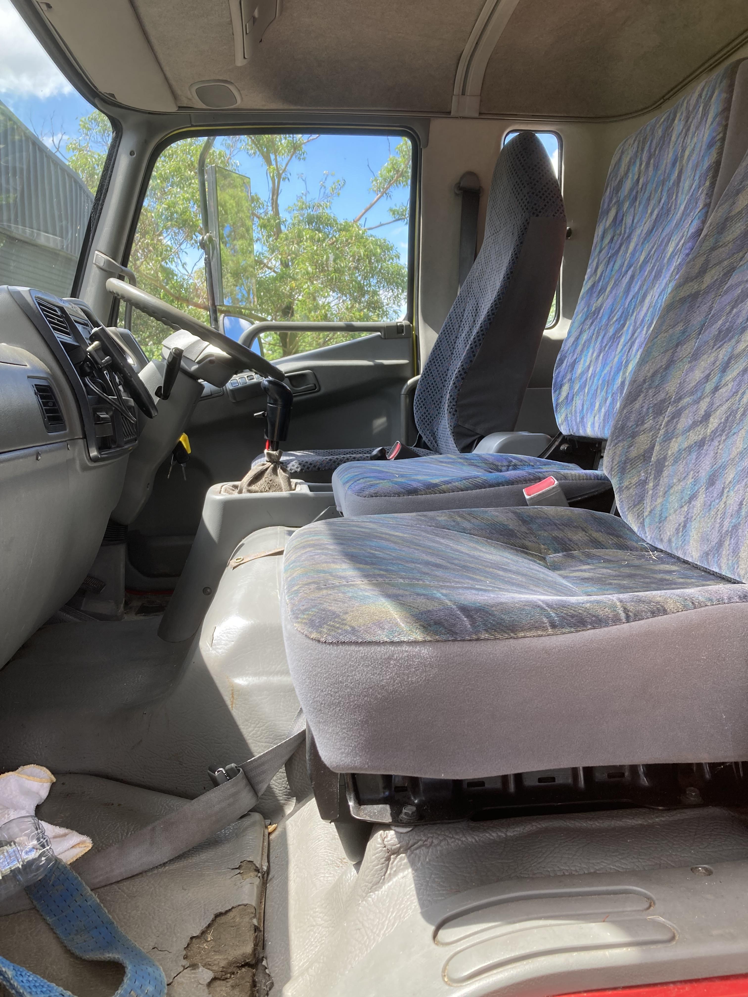 2007 MITSUBISHI FUSO FIGHTER TRAY