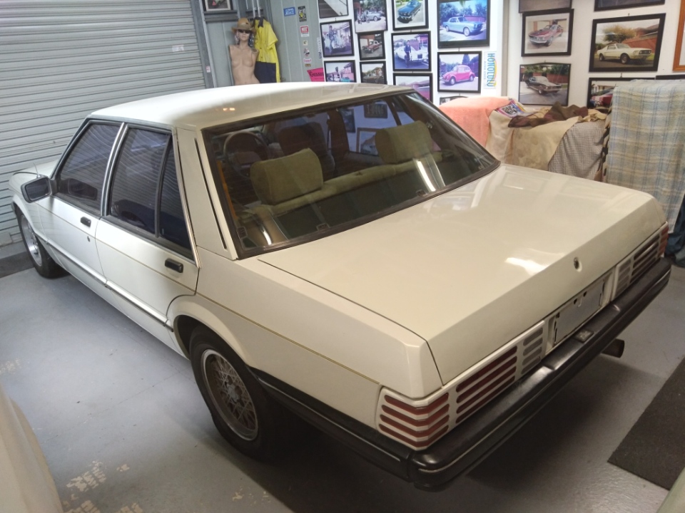 1987 FORD FALCON XF SEDAN