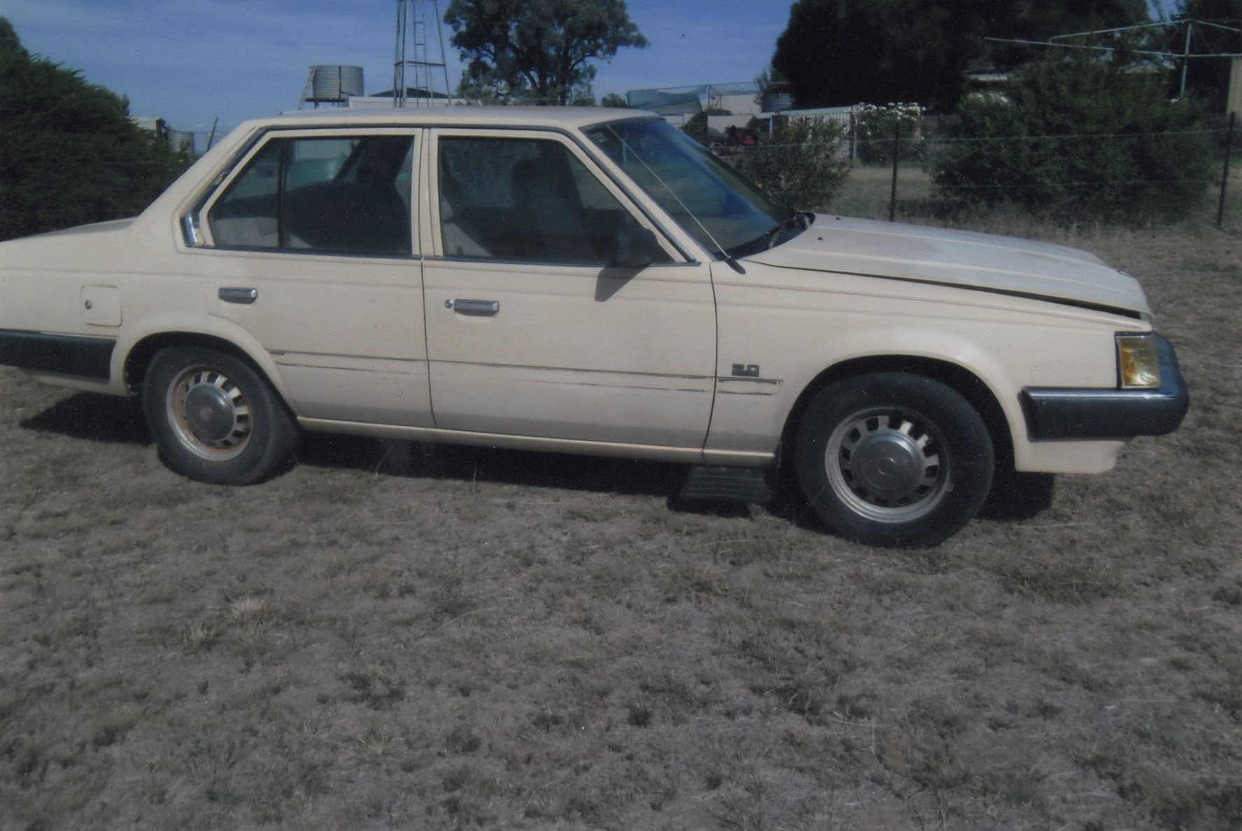 1984 TOYOTA CORONA CS 5 SP MANUAL 4D SEDAN