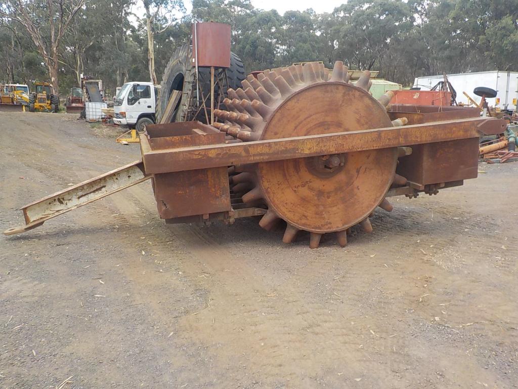 SHEEP FOOT ROLLER
