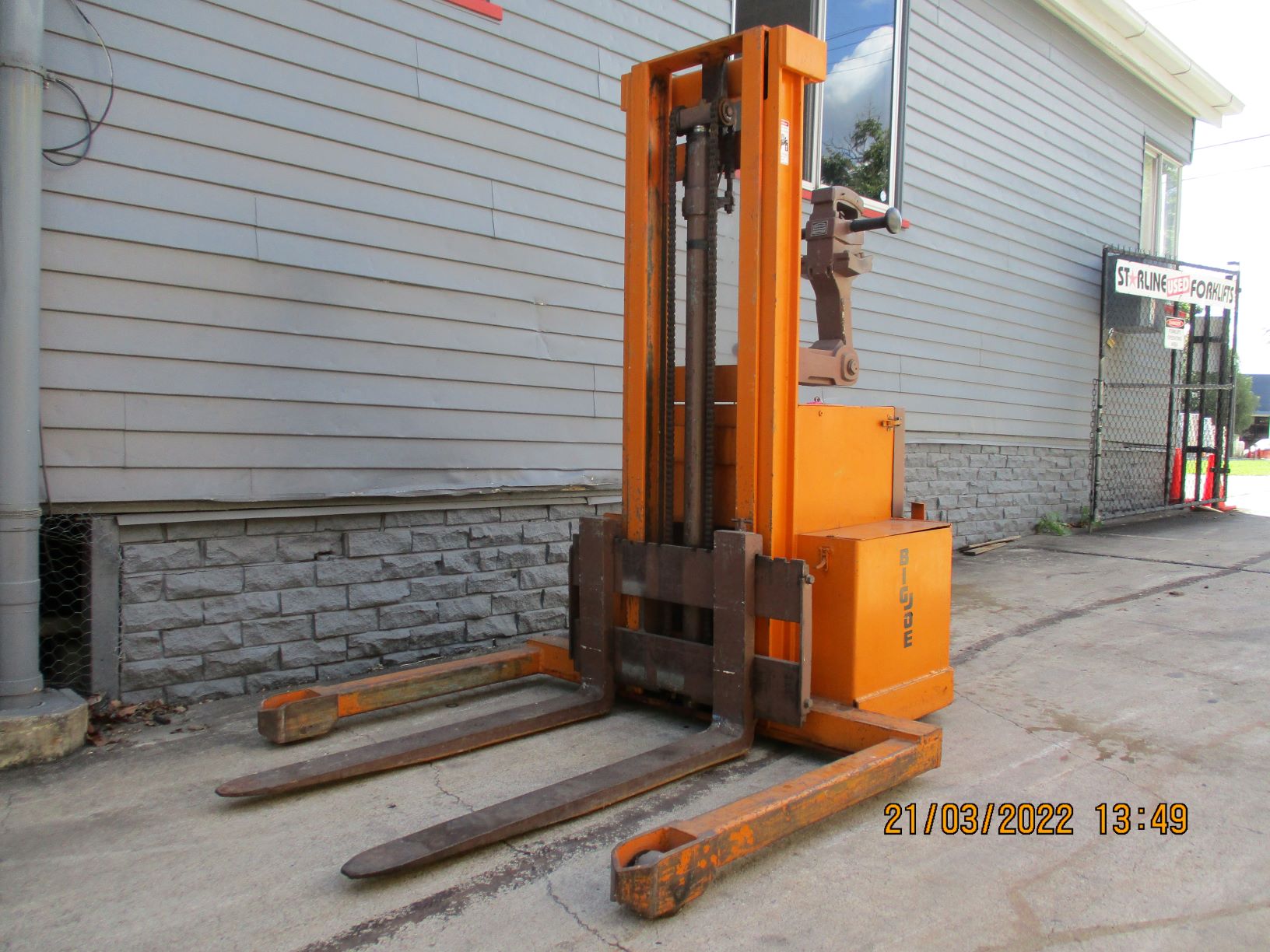 1990 Big Joe Walkie Stacker PDM30-106 1 Ton Forklift