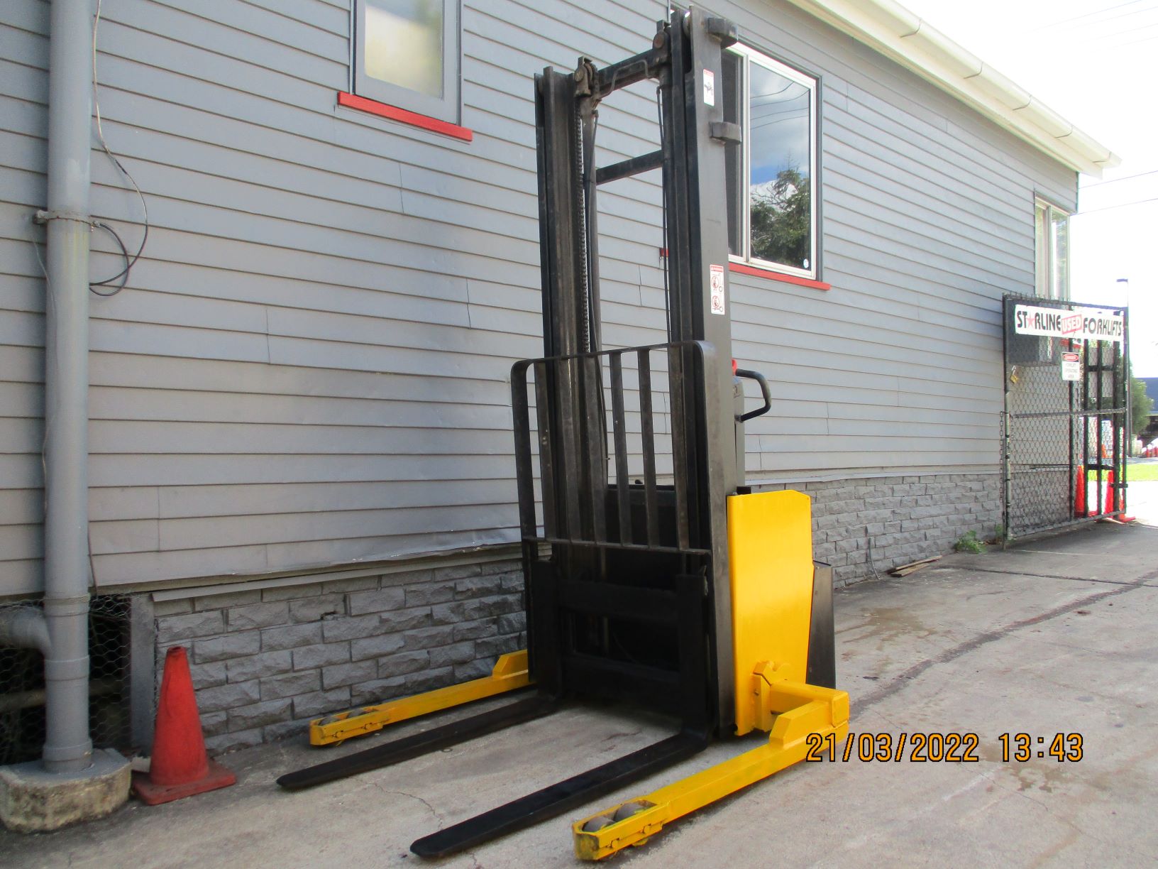 1999 Multiton Walkie Stacker SW25-150 1.5 Ton Forklift