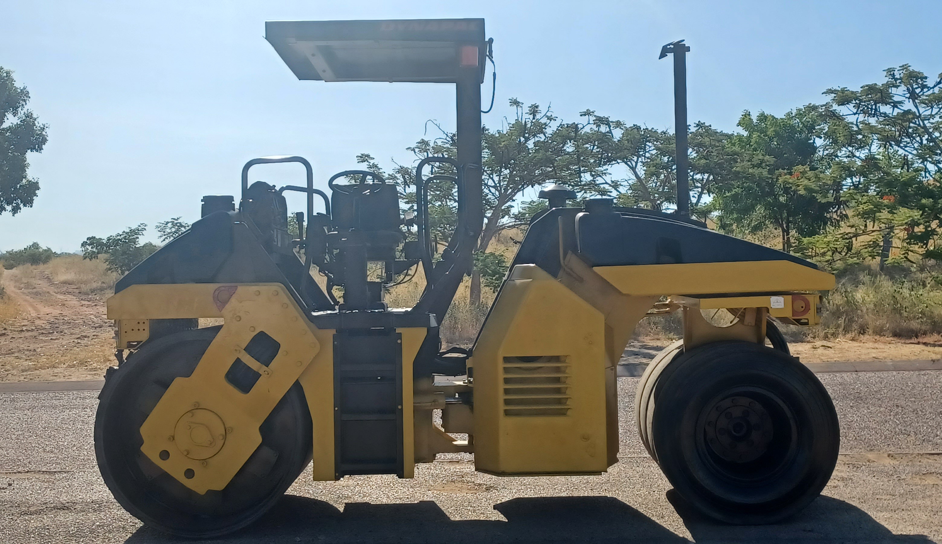 DYNAPAC CC222CHF COMPACTION ROLLER