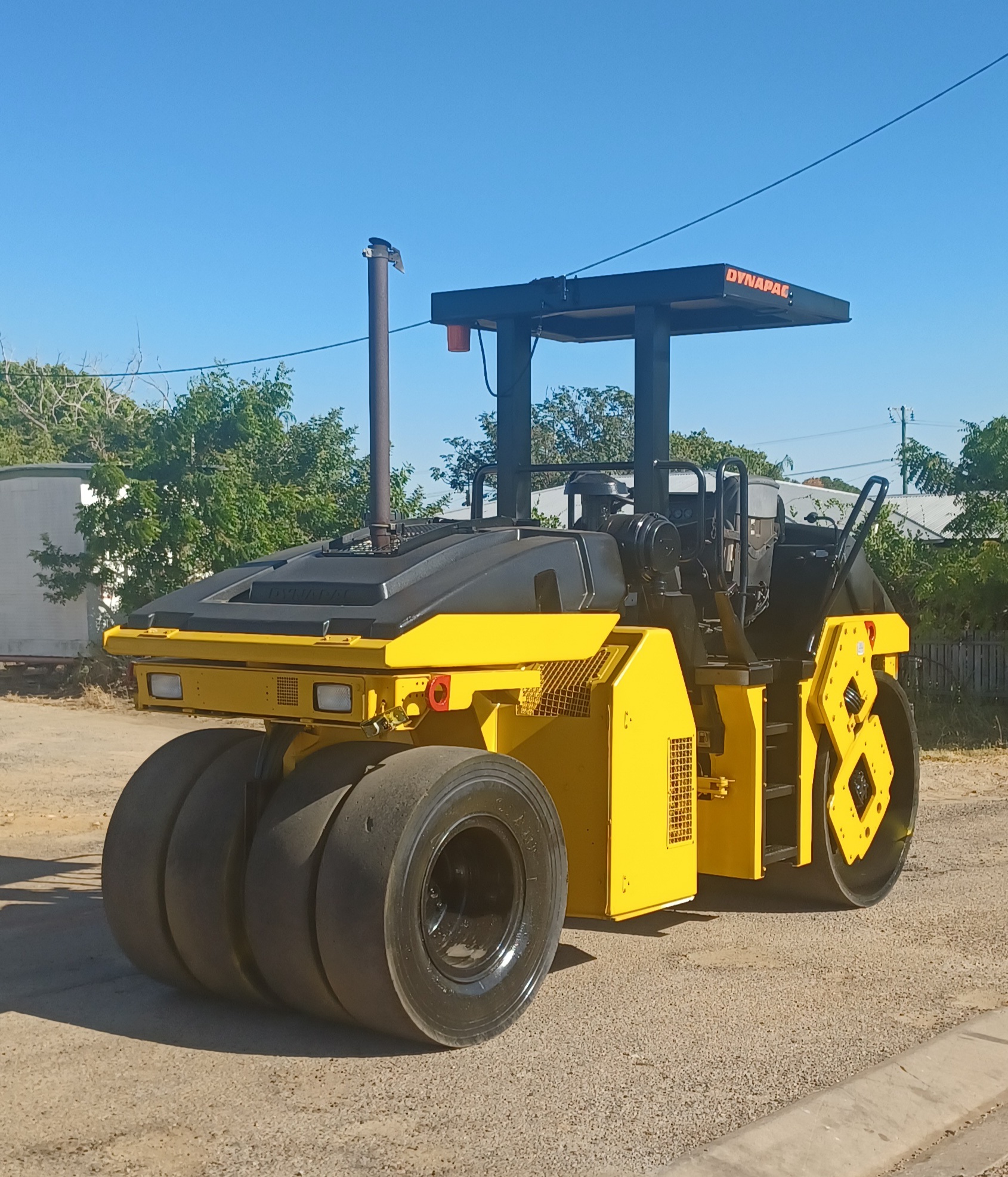 DYNAPAC CC222CHF COMPACTION ROLLER