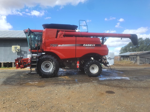 CASE 7120 COMBINE HARVESTER