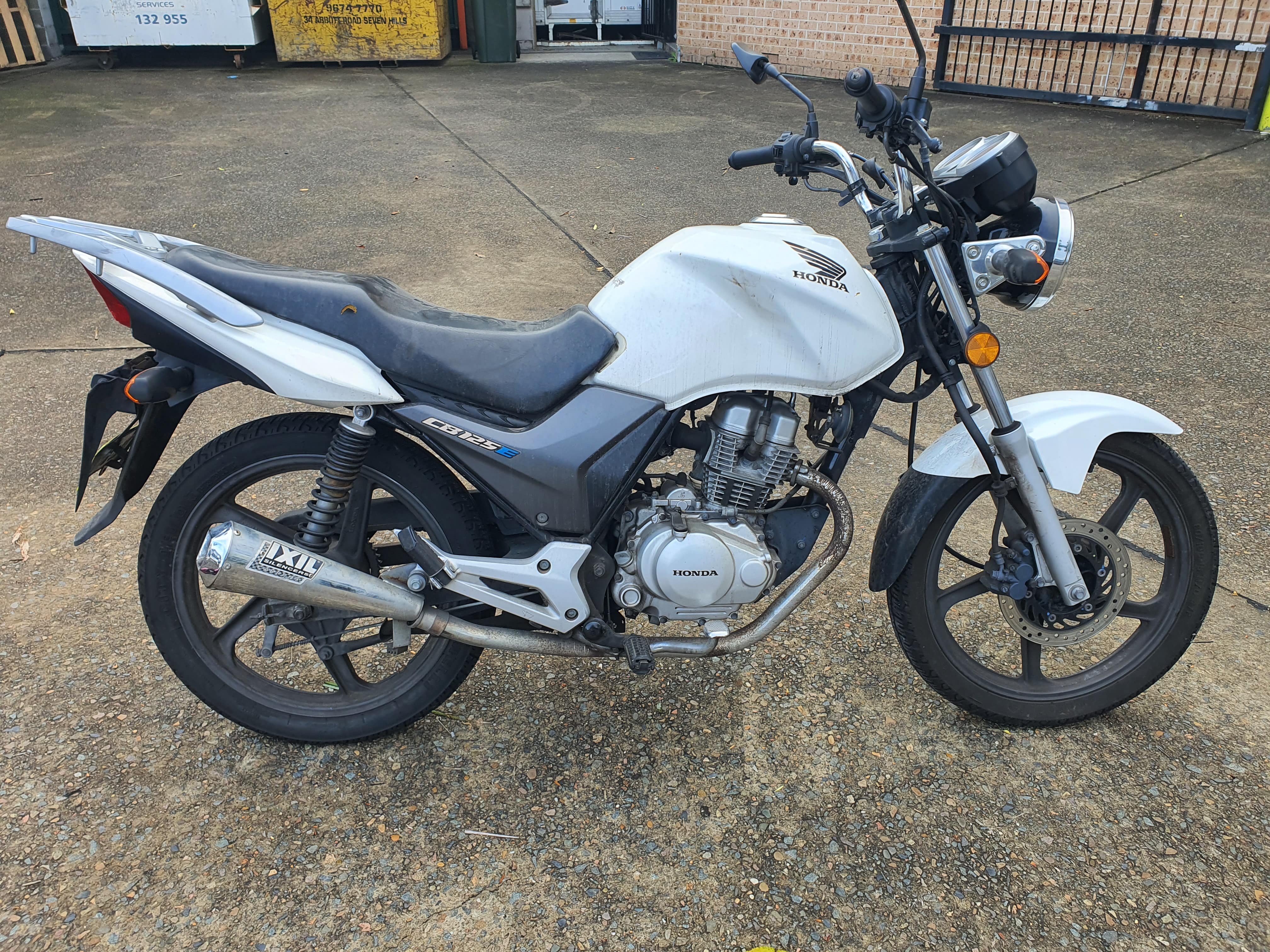 04/2014 HONDA CB125E ROAD