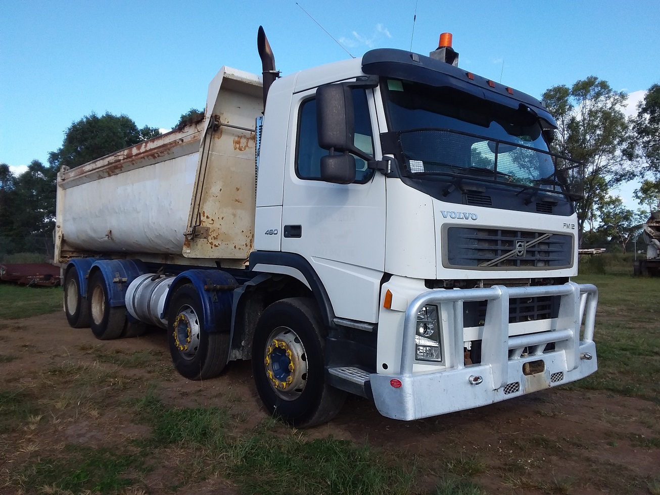 2004 Volvo Twin Steer Tipper Truck