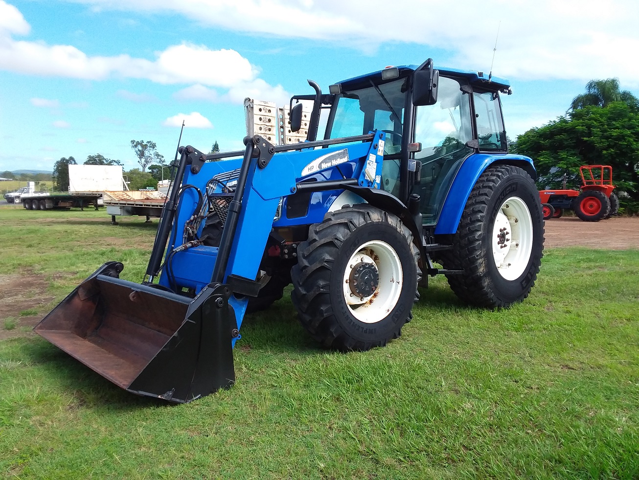 2004 New Holland Cab Tractor