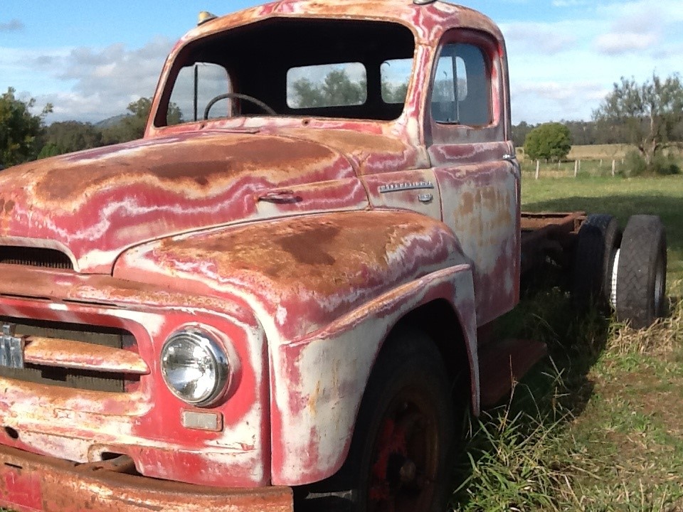 1966 INTERNATIONAL R180 TRUCK