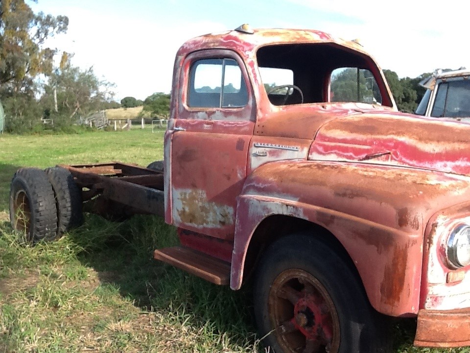 1966 INTERNATIONAL R180 TRUCK