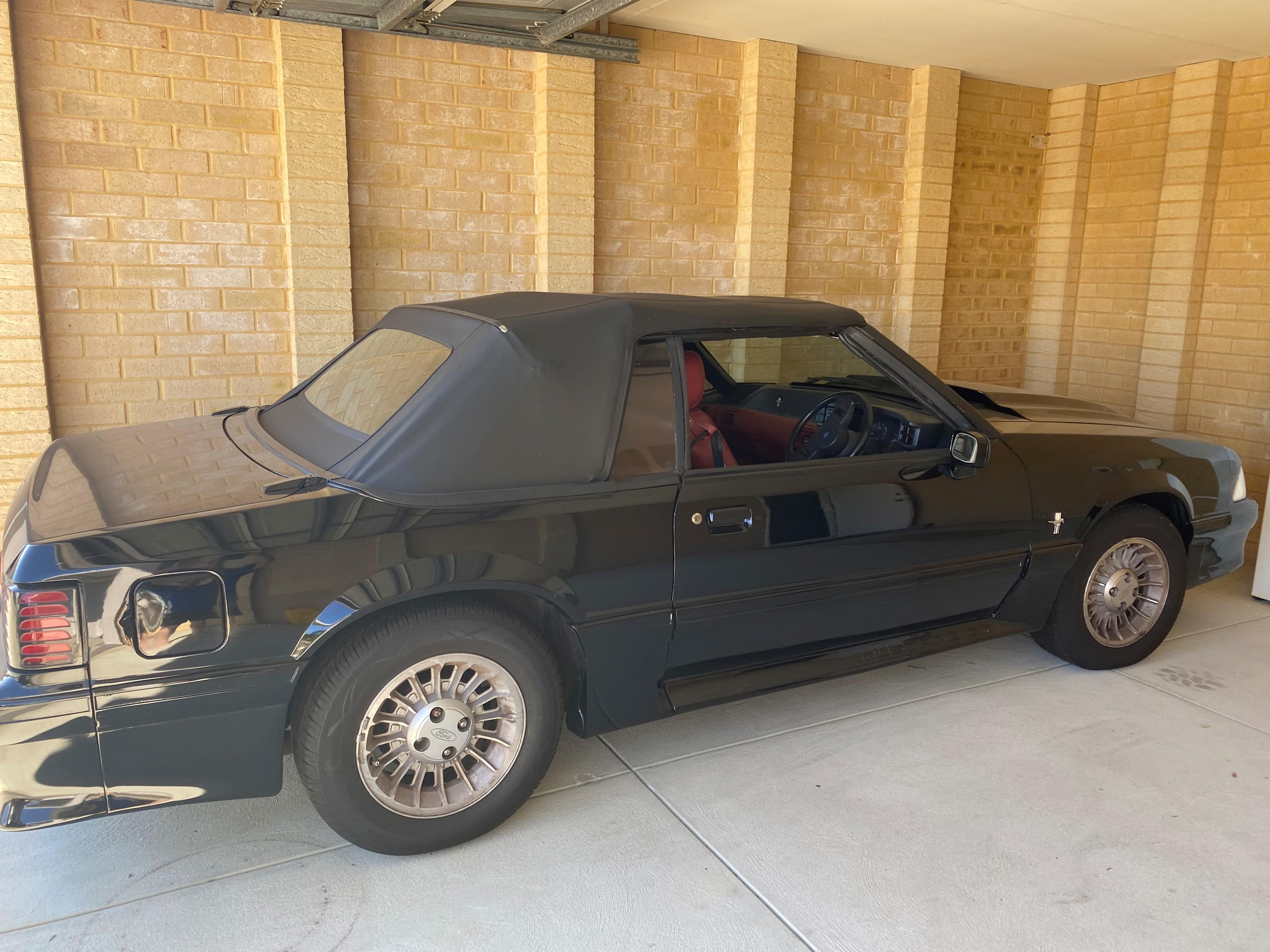 1989 FORD MUSTANG CONVERTIBLE