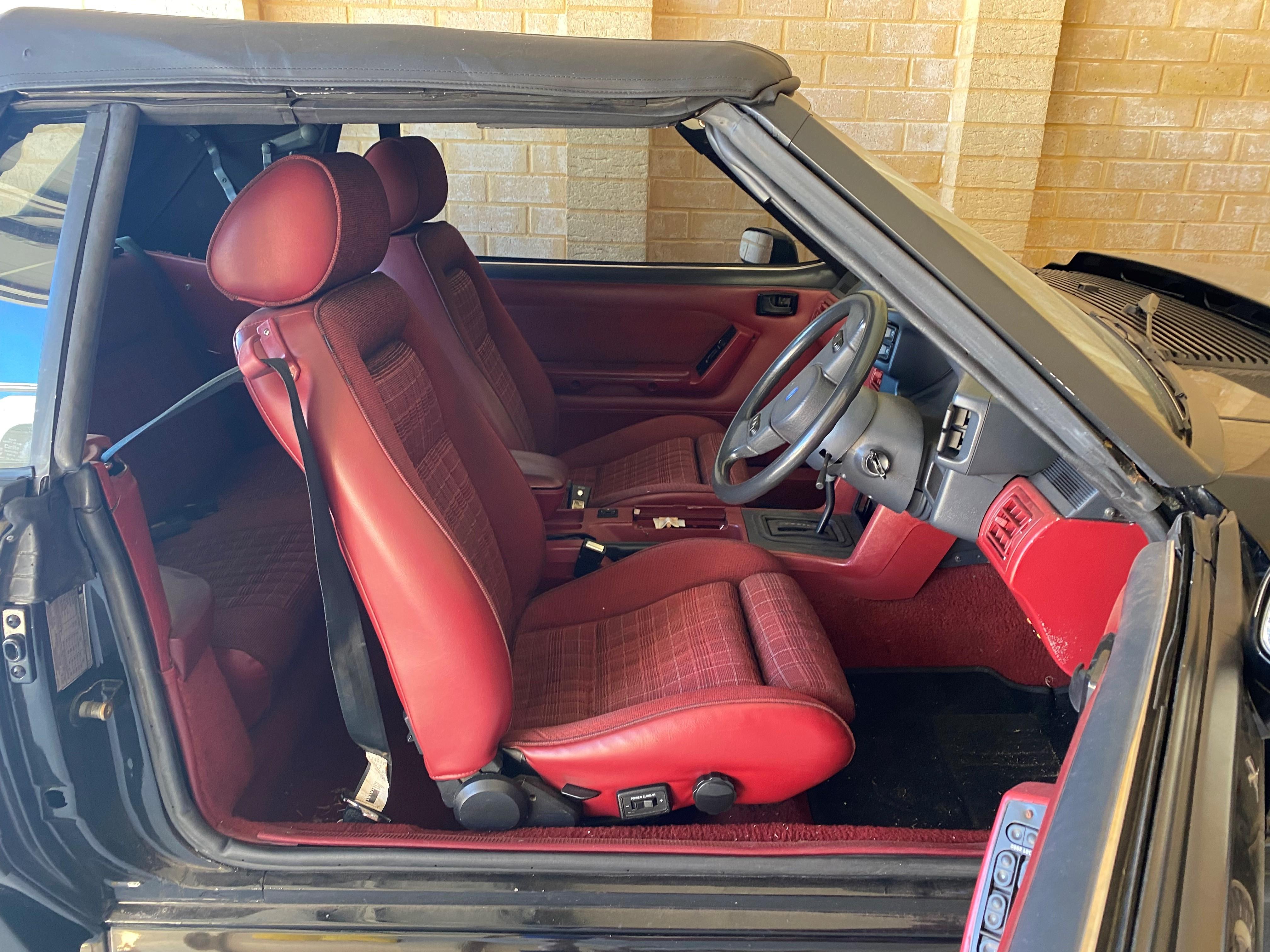 1989 FORD MUSTANG CONVERTIBLE