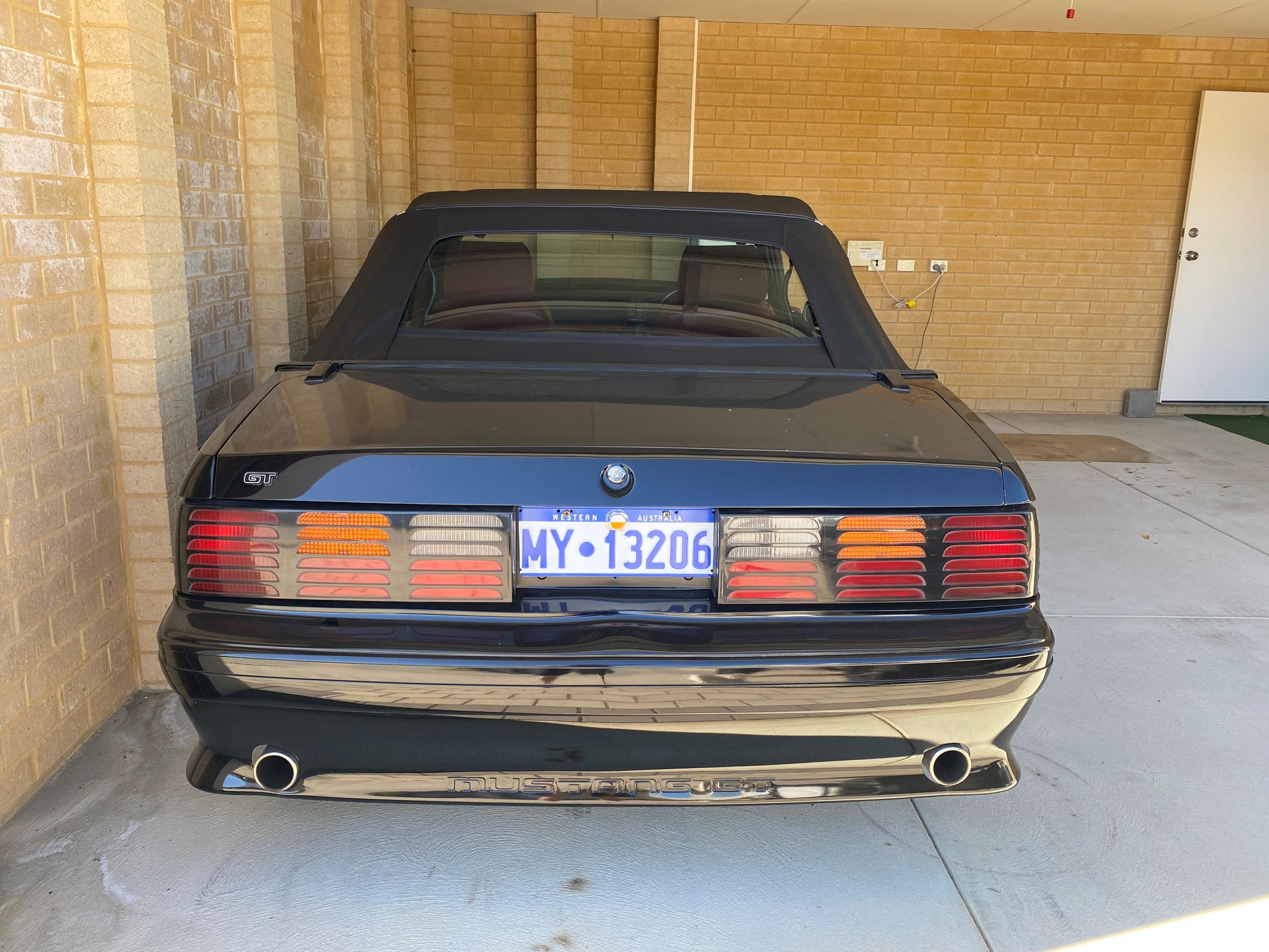 1989 FORD MUSTANG CONVERTIBLE